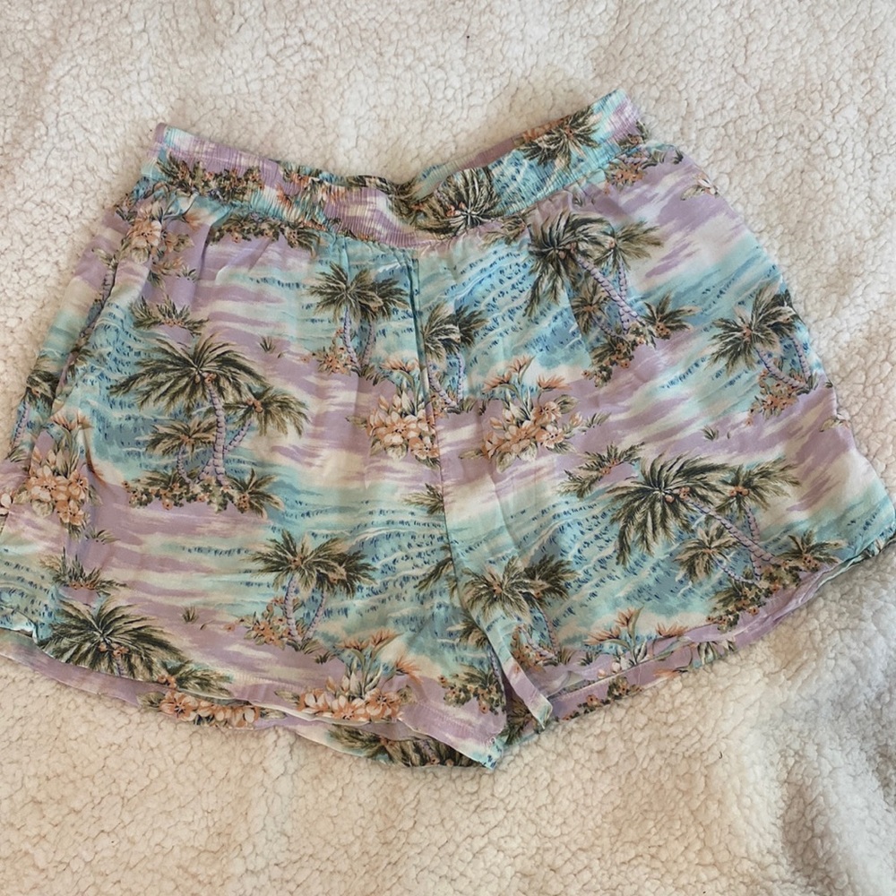 American Eagle Outfitters High Rise Flowy Shorts - Medium